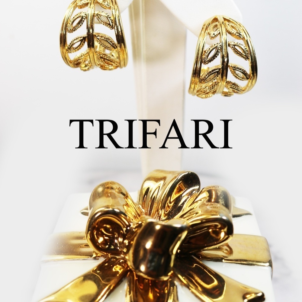 Vintage Trifari Gold Crescent Hoop Leaf Earrings - Picture 11 of 16